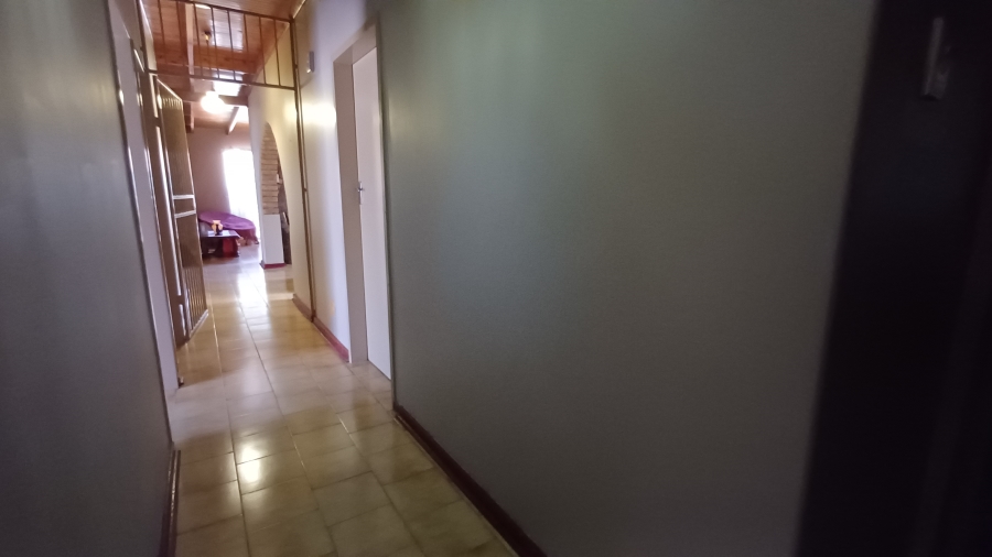 7 Bedroom Property for Sale in Dorandia Gauteng