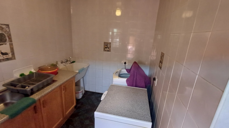 7 Bedroom Property for Sale in Dorandia Gauteng