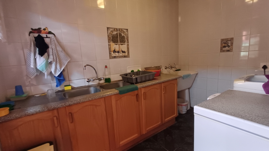 7 Bedroom Property for Sale in Dorandia Gauteng