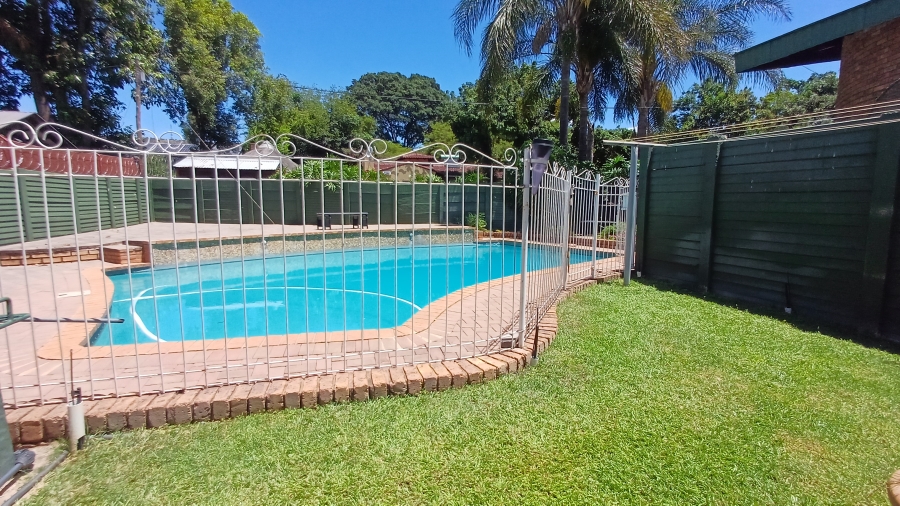 7 Bedroom Property for Sale in Dorandia Gauteng
