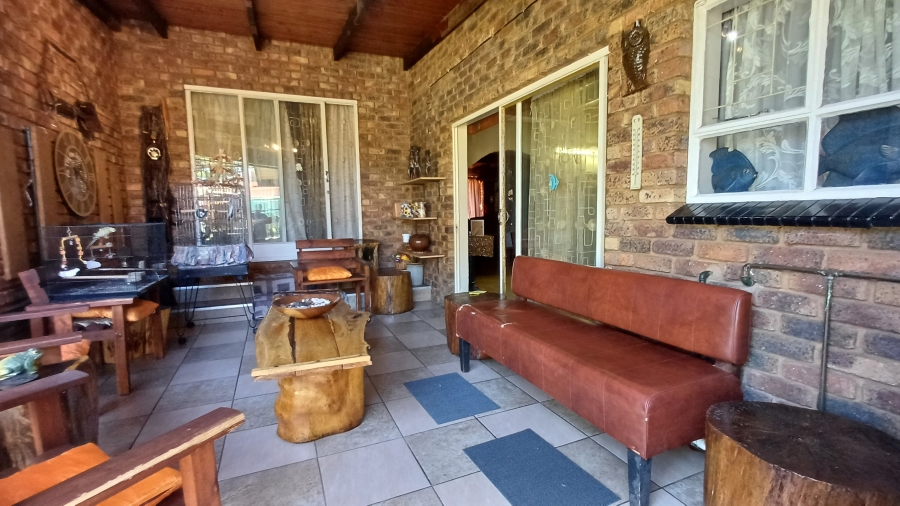 7 Bedroom Property for Sale in Dorandia Gauteng