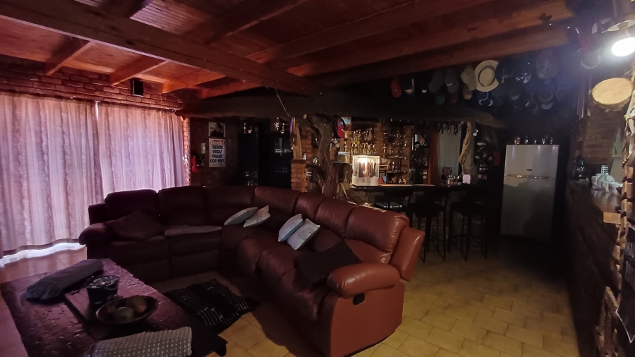 7 Bedroom Property for Sale in Dorandia Gauteng