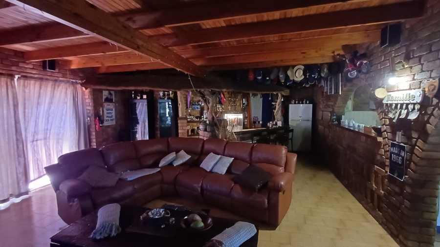 7 Bedroom Property for Sale in Dorandia Gauteng