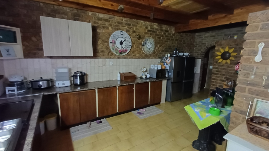 7 Bedroom Property for Sale in Dorandia Gauteng