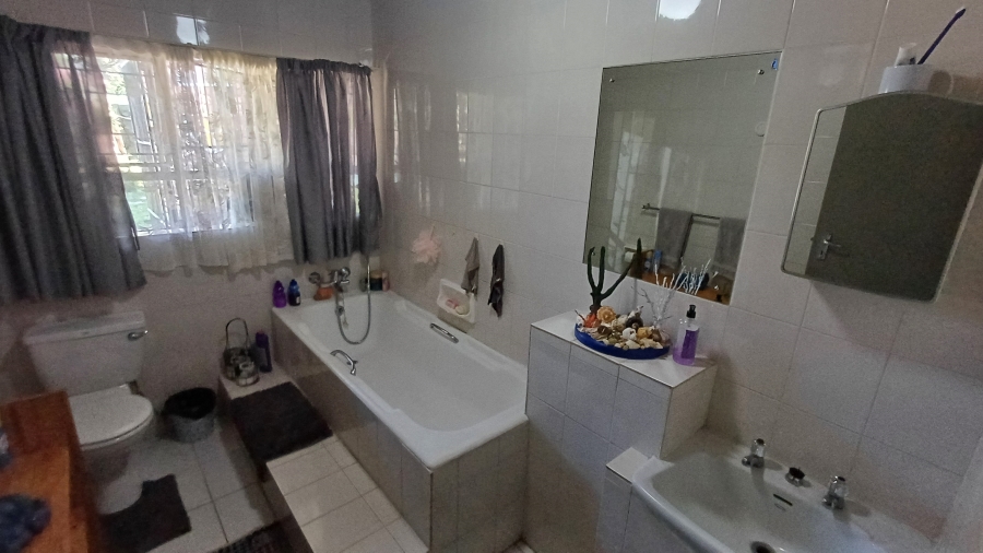 7 Bedroom Property for Sale in Dorandia Gauteng