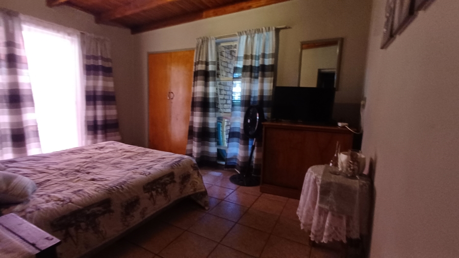 7 Bedroom Property for Sale in Dorandia Gauteng
