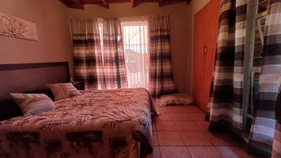 7 Bedroom Property for Sale in Dorandia Gauteng