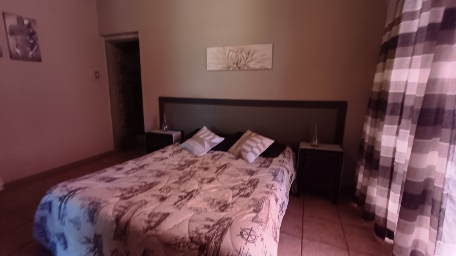 7 Bedroom Property for Sale in Dorandia Gauteng