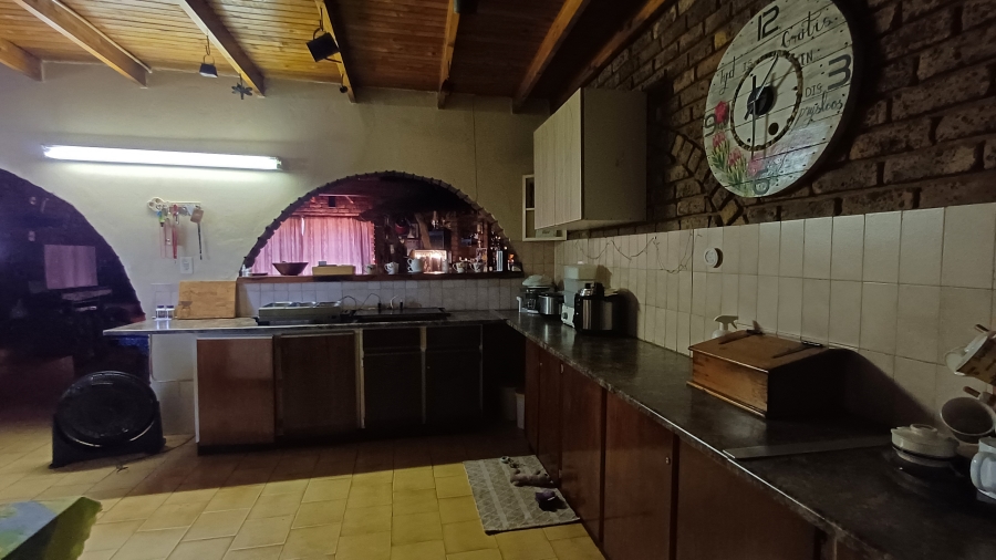 7 Bedroom Property for Sale in Dorandia Gauteng