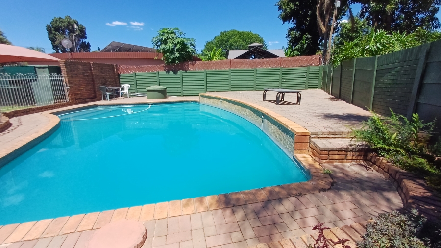 7 Bedroom Property for Sale in Dorandia Gauteng