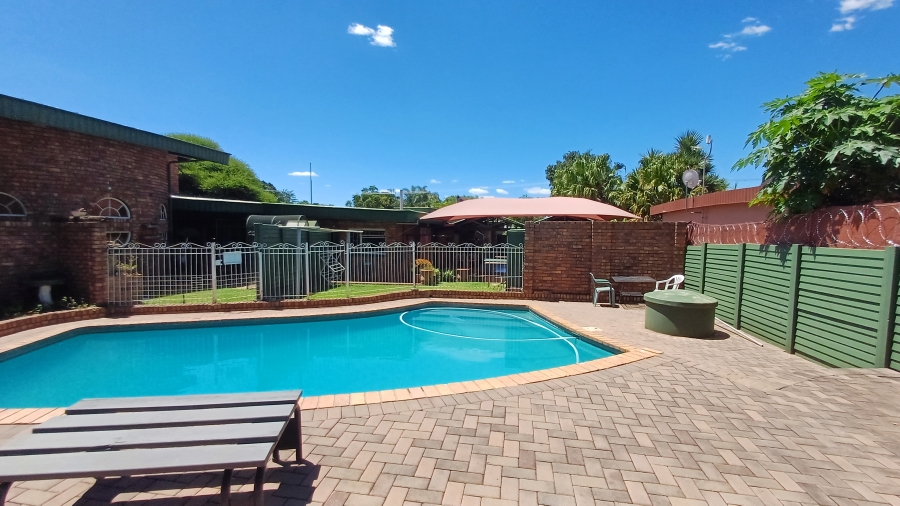 7 Bedroom Property for Sale in Dorandia Gauteng