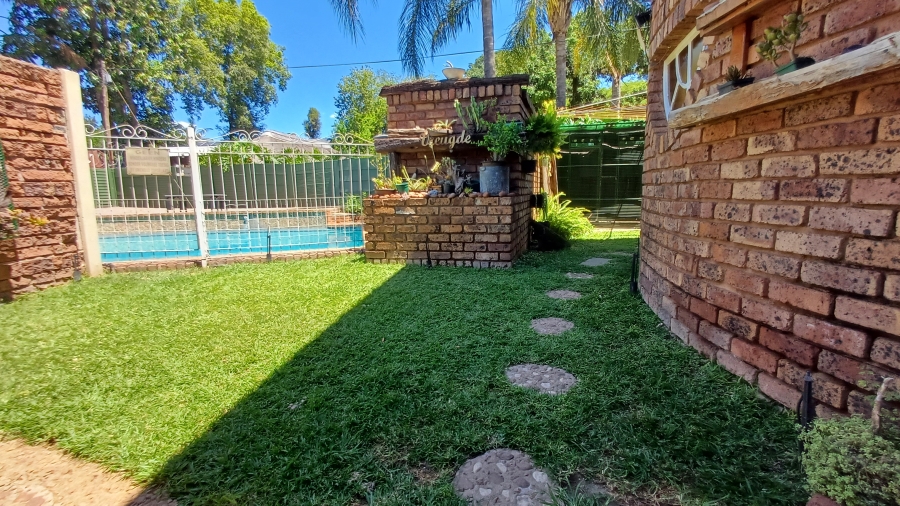 7 Bedroom Property for Sale in Dorandia Gauteng