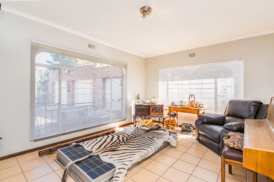 4 Bedroom Property for Sale in Helikonpark Gauteng