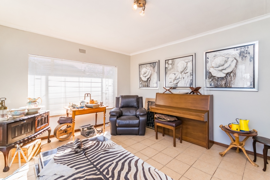 4 Bedroom Property for Sale in Helikonpark Gauteng