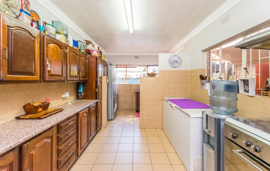 4 Bedroom Property for Sale in Helikonpark Gauteng