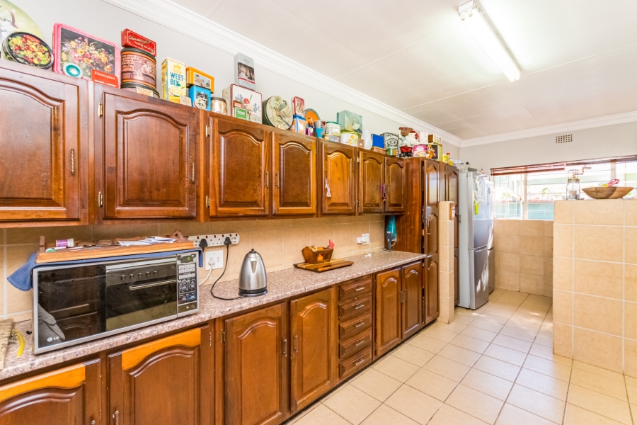 4 Bedroom Property for Sale in Helikonpark Gauteng