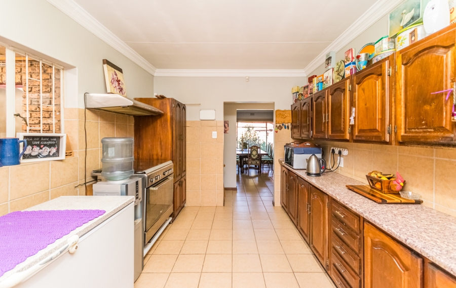 4 Bedroom Property for Sale in Helikonpark Gauteng