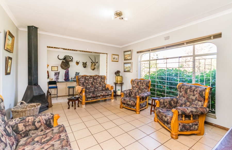 4 Bedroom Property for Sale in Helikonpark Gauteng