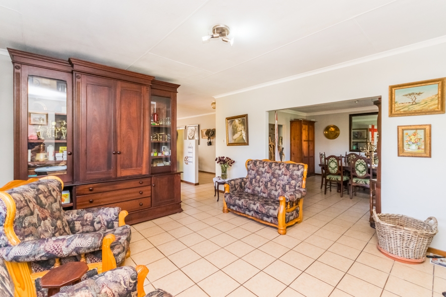 4 Bedroom Property for Sale in Helikonpark Gauteng