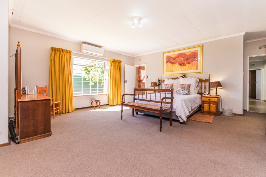 4 Bedroom Property for Sale in Helikonpark Gauteng
