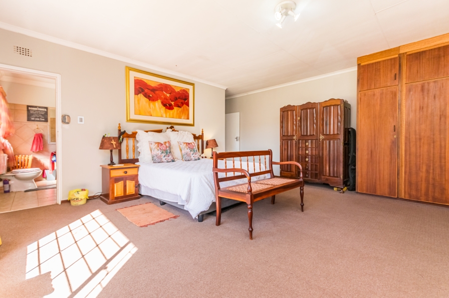4 Bedroom Property for Sale in Helikonpark Gauteng