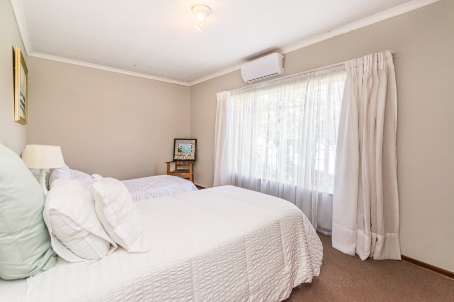 4 Bedroom Property for Sale in Helikonpark Gauteng