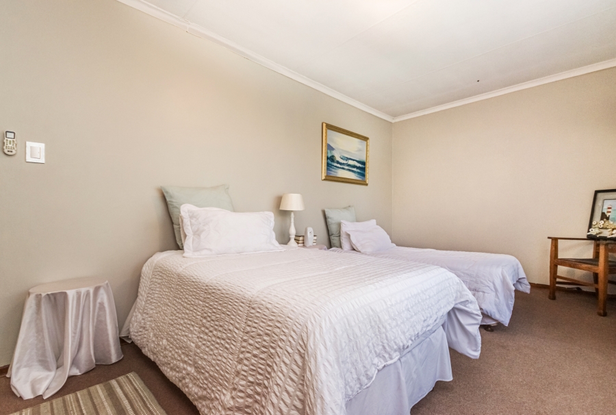 4 Bedroom Property for Sale in Helikonpark Gauteng