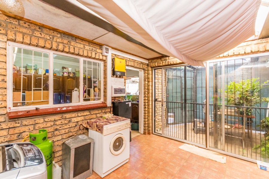 4 Bedroom Property for Sale in Helikonpark Gauteng