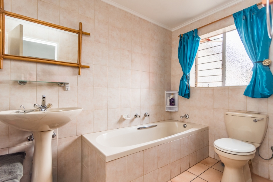 3 Bedroom Property for Sale in Kenmare Gauteng