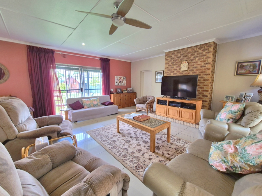4 Bedroom Property for Sale in Larrendale Gauteng