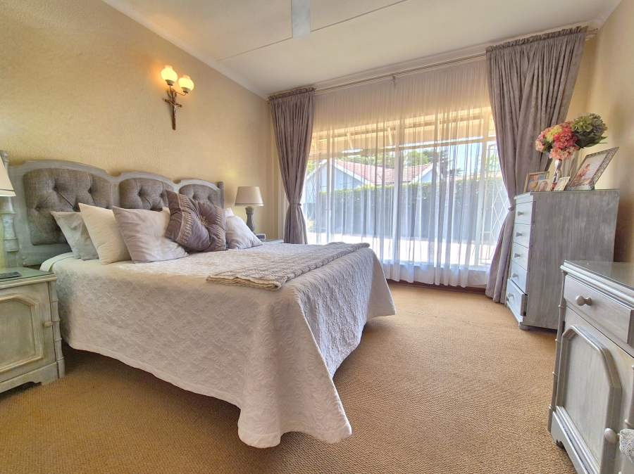 4 Bedroom Property for Sale in Larrendale Gauteng
