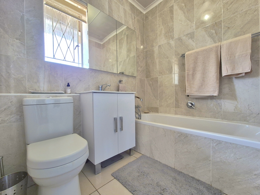 4 Bedroom Property for Sale in Larrendale Gauteng