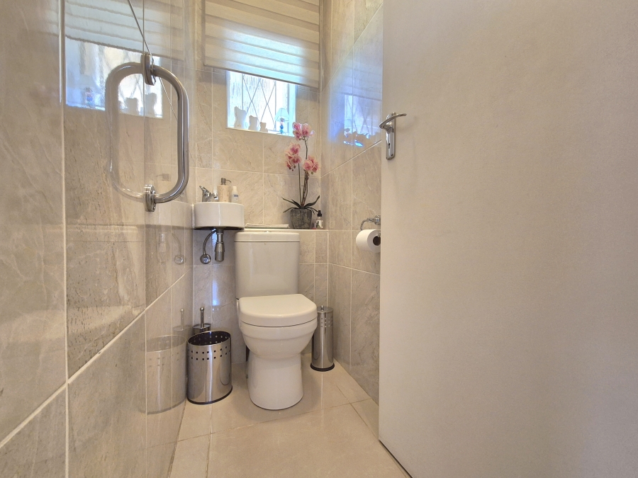 4 Bedroom Property for Sale in Larrendale Gauteng