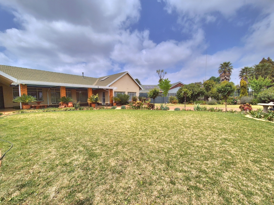 4 Bedroom Property for Sale in Larrendale Gauteng