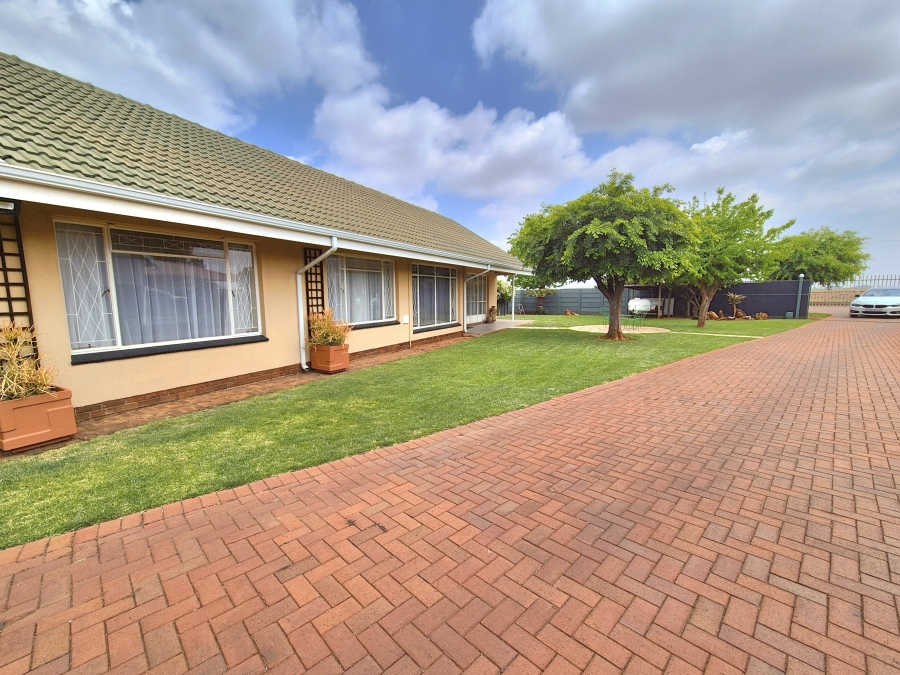 4 Bedroom Property for Sale in Larrendale Gauteng