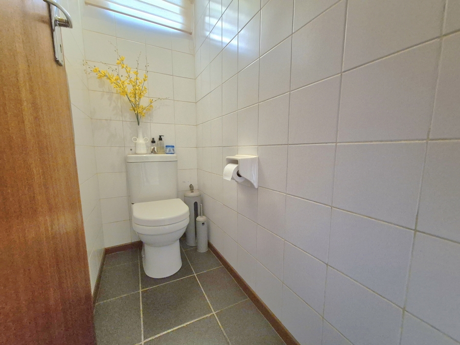 4 Bedroom Property for Sale in Larrendale Gauteng
