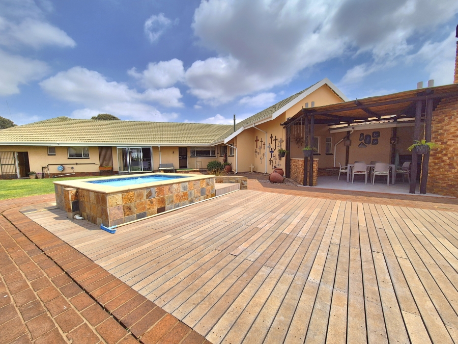 4 Bedroom Property for Sale in Larrendale Gauteng