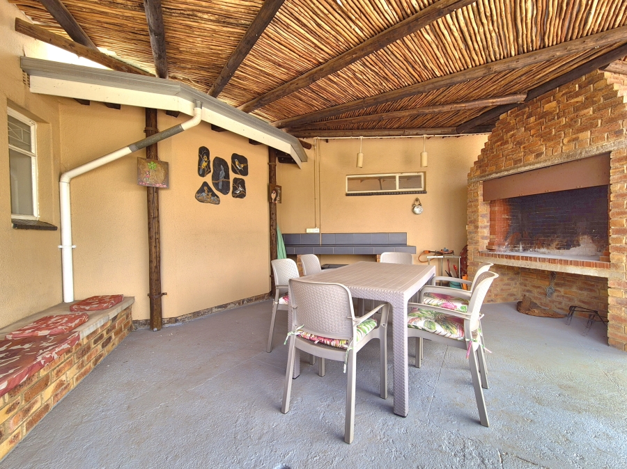 4 Bedroom Property for Sale in Larrendale Gauteng
