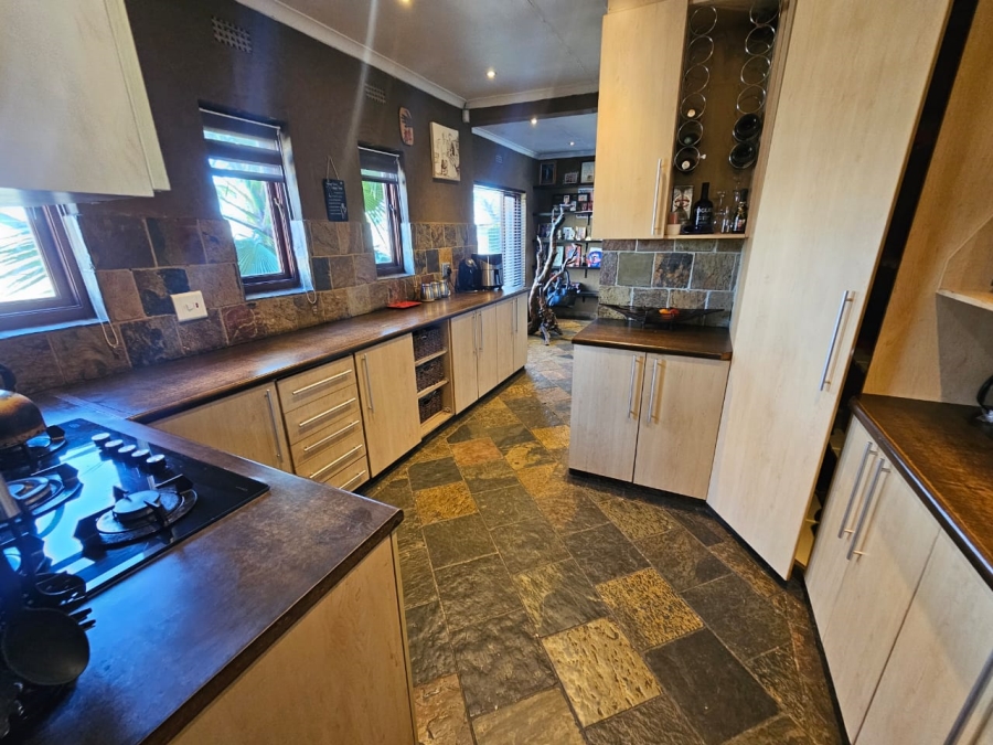 4 Bedroom Property for Sale in Brackendowns Gauteng