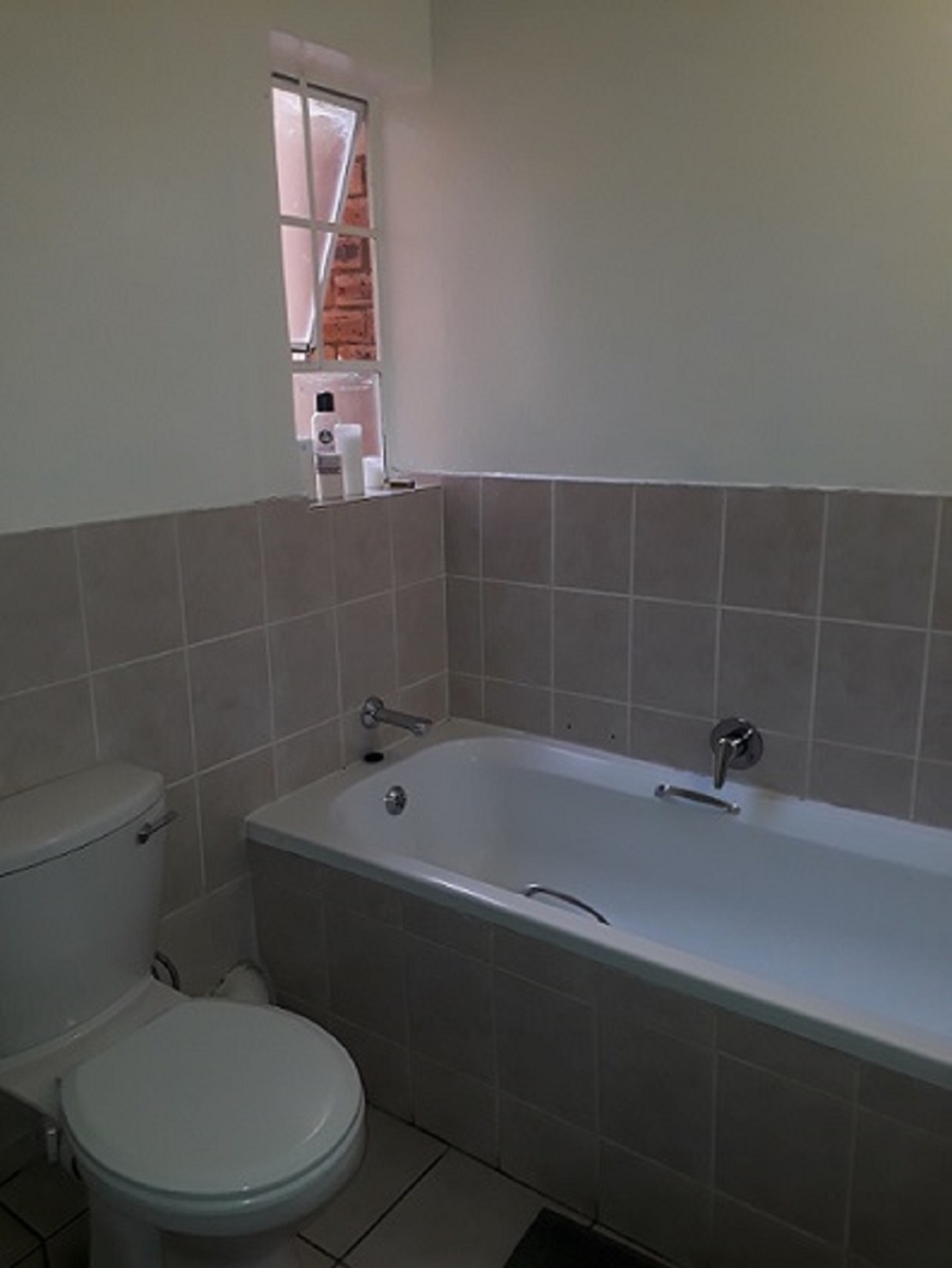 To Let 3 Bedroom Property for Rent in Windsor East Gauteng