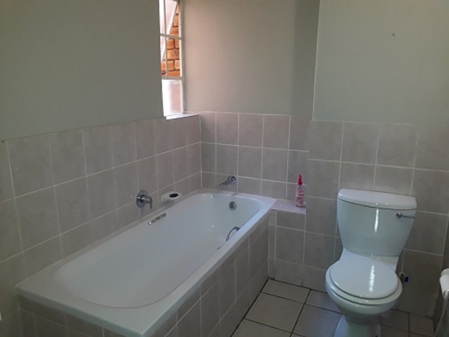 To Let 3 Bedroom Property for Rent in Windsor East Gauteng