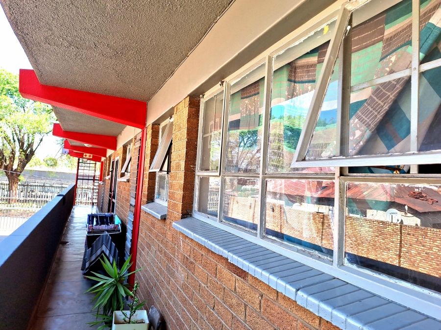 2 Bedroom Property for Sale in Paarlshoop Gauteng