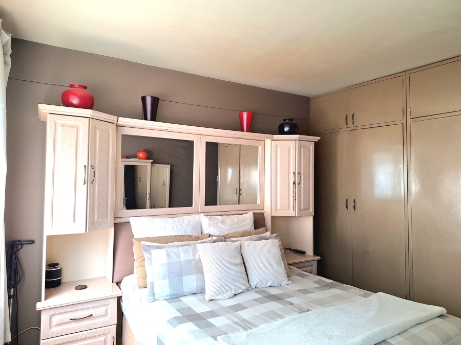 2 Bedroom Property for Sale in Paarlshoop Gauteng