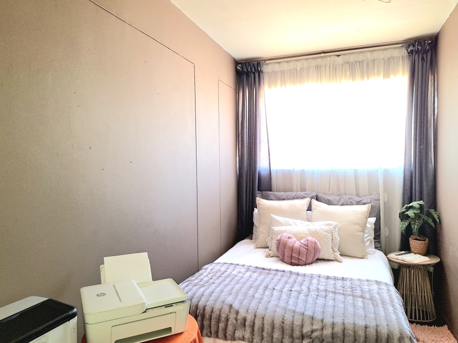 2 Bedroom Property for Sale in Paarlshoop Gauteng