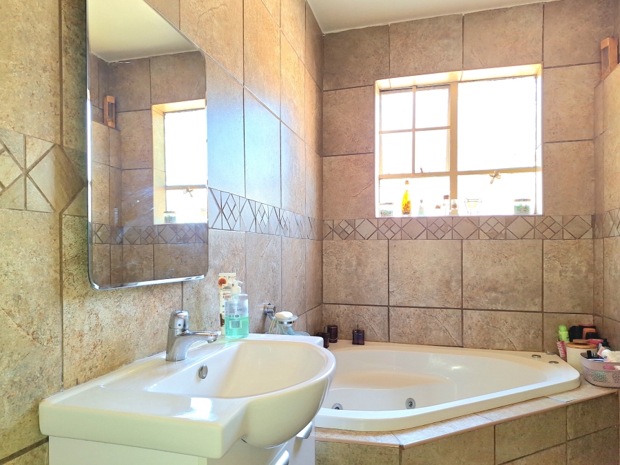 2 Bedroom Property for Sale in Paarlshoop Gauteng