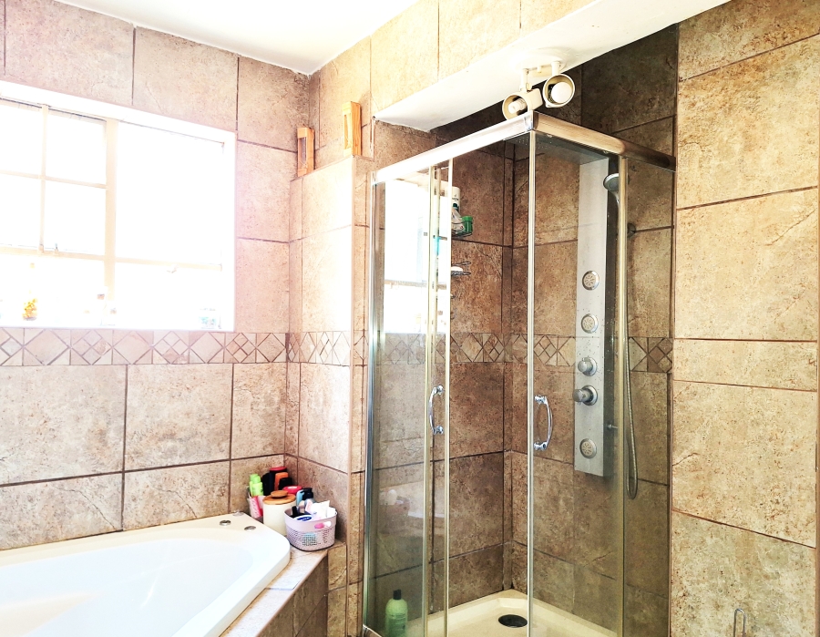 2 Bedroom Property for Sale in Paarlshoop Gauteng