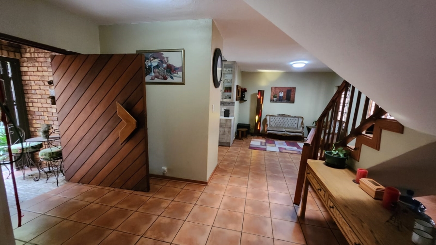 4 Bedroom Property for Sale in Eldoraigne Gauteng
