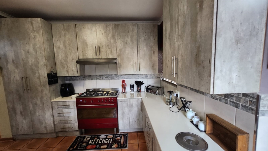 4 Bedroom Property for Sale in Eldoraigne Gauteng