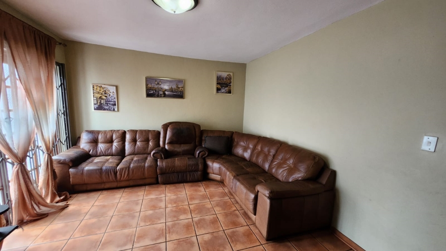4 Bedroom Property for Sale in Eldoraigne Gauteng