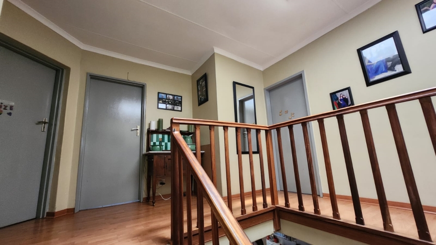 4 Bedroom Property for Sale in Eldoraigne Gauteng